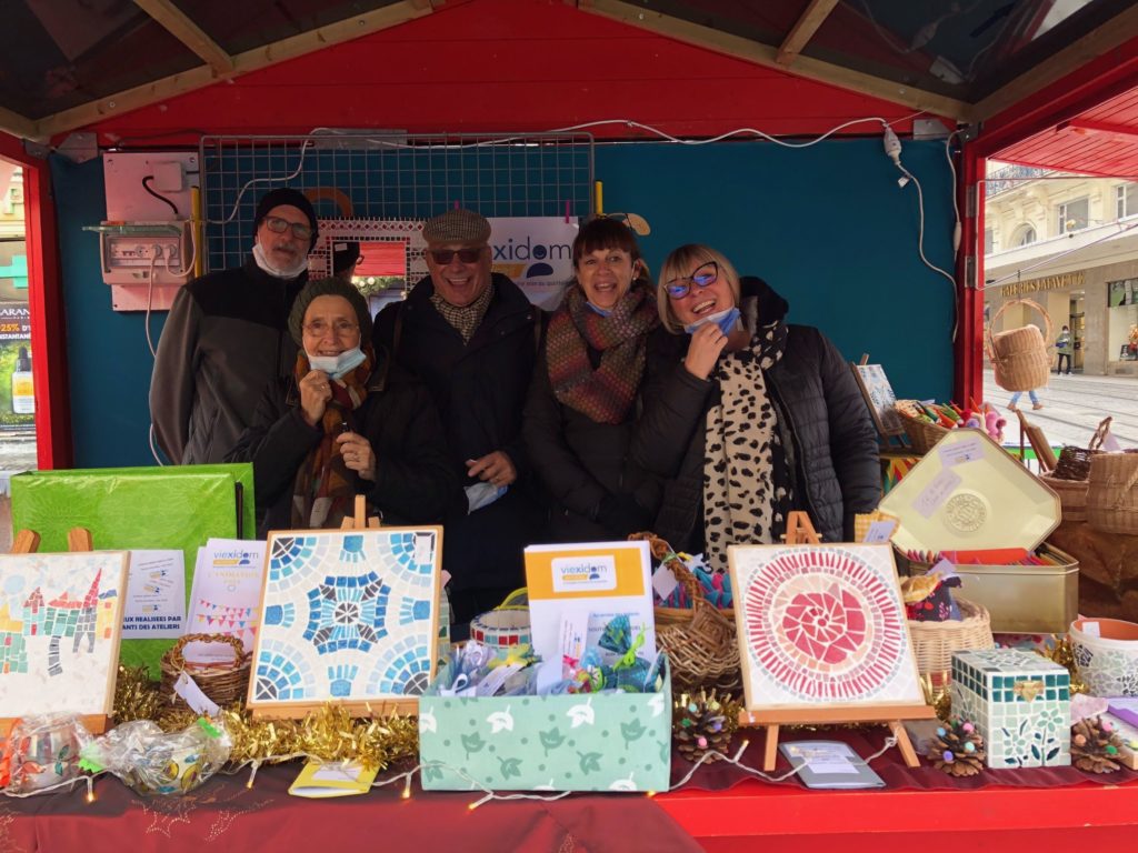 Equipe du service animation de viexidom au marché de noël d'Angers